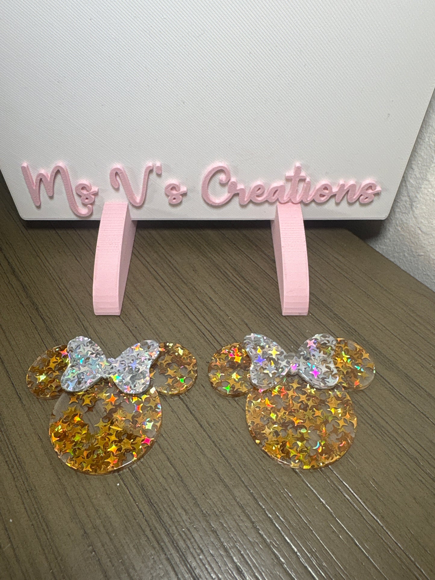 Gold Minnie Mouse badge reel